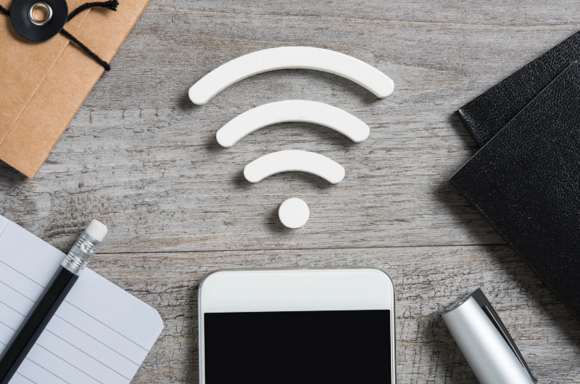 遠端工作網路怎麼測？入住前判斷住宿 Wi-Fi 是否夠用的完整指南文章特色圖片